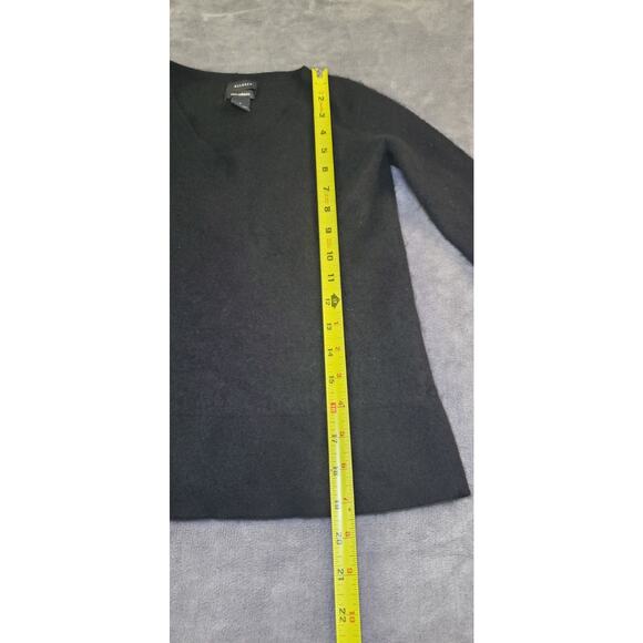 Halogen Size S 100% Cashmere Knit Super Soft Black V-Neck Sweater C26-4 - Picture 2 of 8